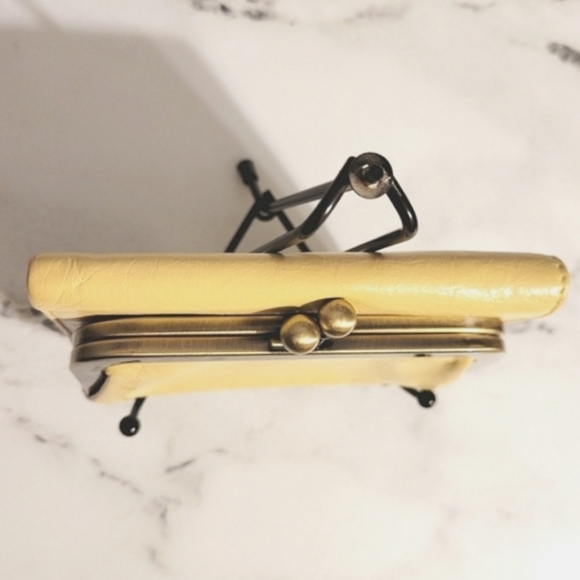 Vintage HOBO Int'l Light Yellow 'Robin' Leather Tri-Fold Wallet - Picture 2 of 12